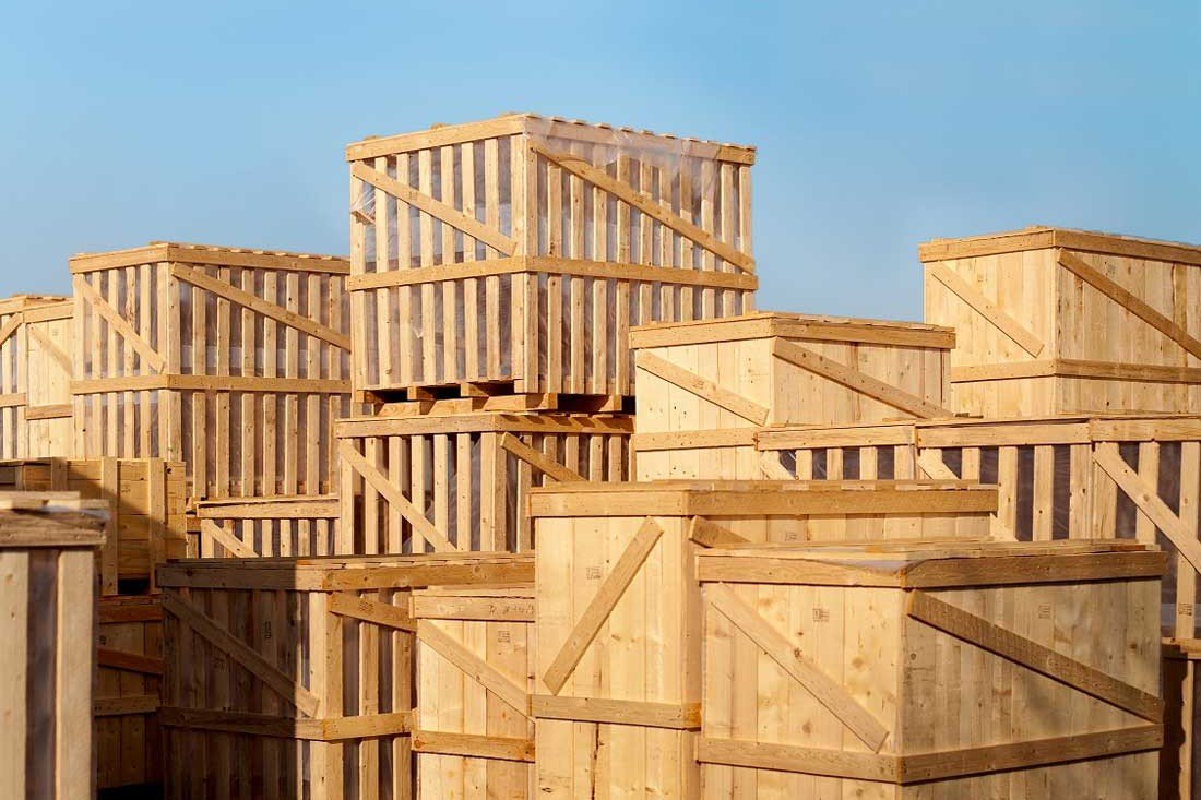 Pinewood two-way stringer pallet